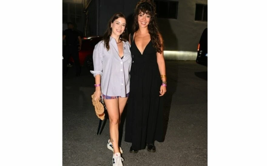 İkinci kez anneliğe hazırlanan Hazal Kaya bebeğinin cinsiyetini konserde açıkladı!