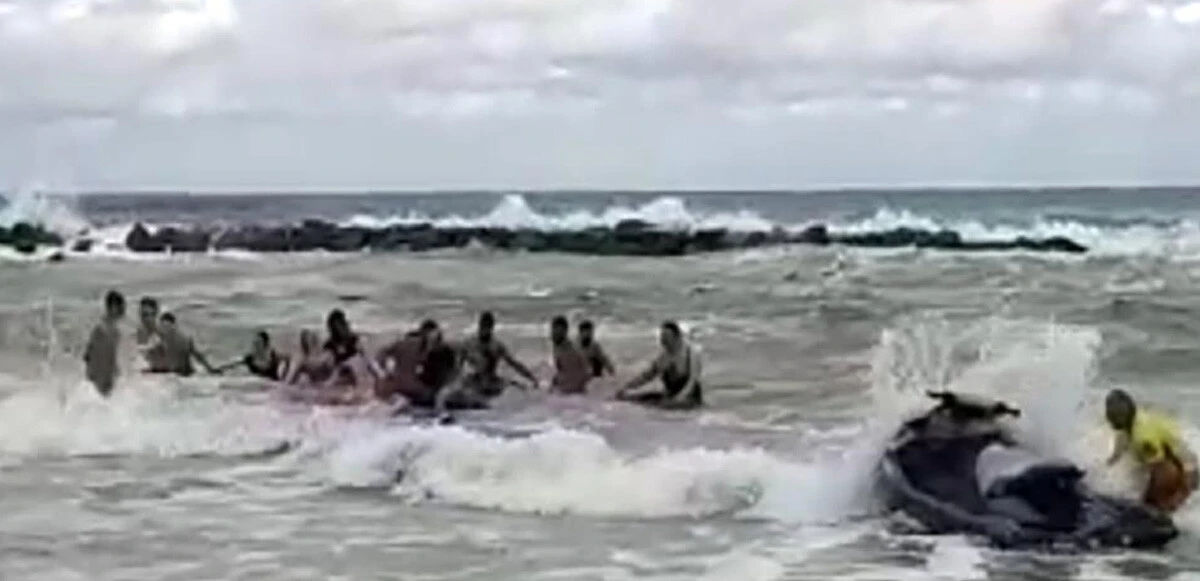 Denizde can pazarı! 7 kişilik aile ölümün kıyısından böyle kurtarıldı