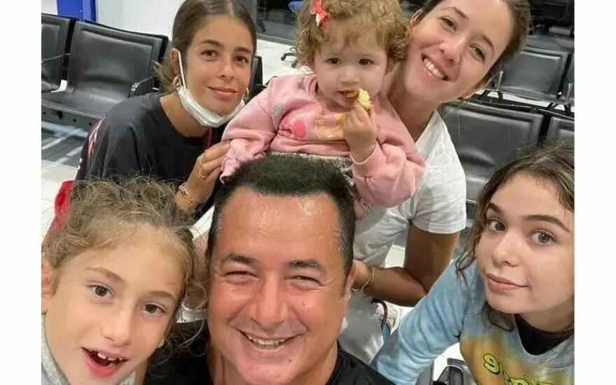 Acun Ilıcalı kızlarıyla tatile çıktı: Torununu gören herkes aynı yorumu yapıyor