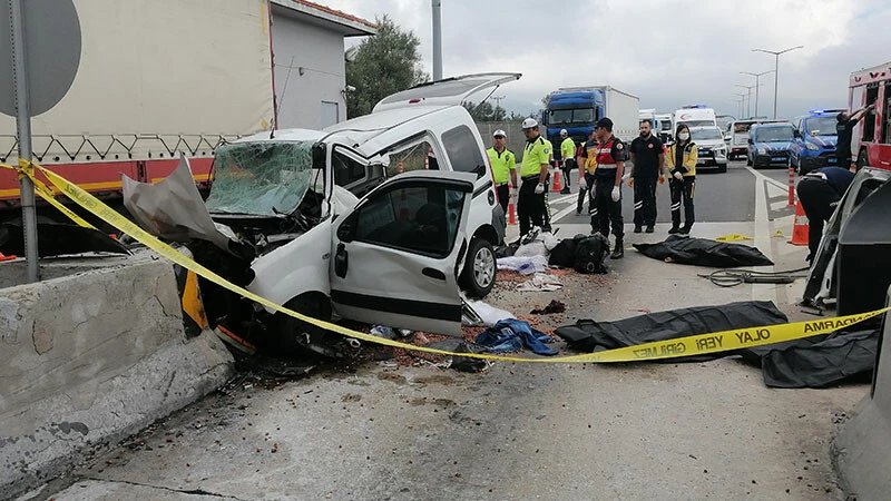 Bolu’da otomobil bariyerlere sağlandı! Araçta bulunan 3 kişi hayatını kaybetti