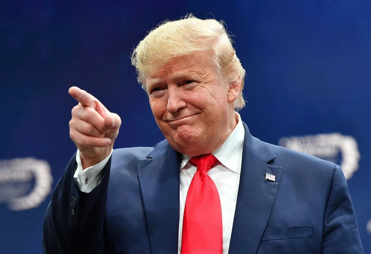 Donald Trump'tan borçlarına karşılık ilginç çözüm: At teklif etti