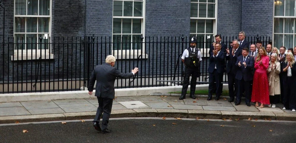 Boris Johnson son kez 10 Numara önünde başbakan olarak halka seslendi! Liz Truss'ı destekledi