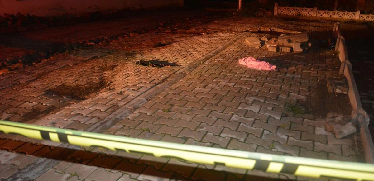 Tek kelimeyle vahşet! Sokak ortasında tartıştığı kuzeninin boğazını kesti