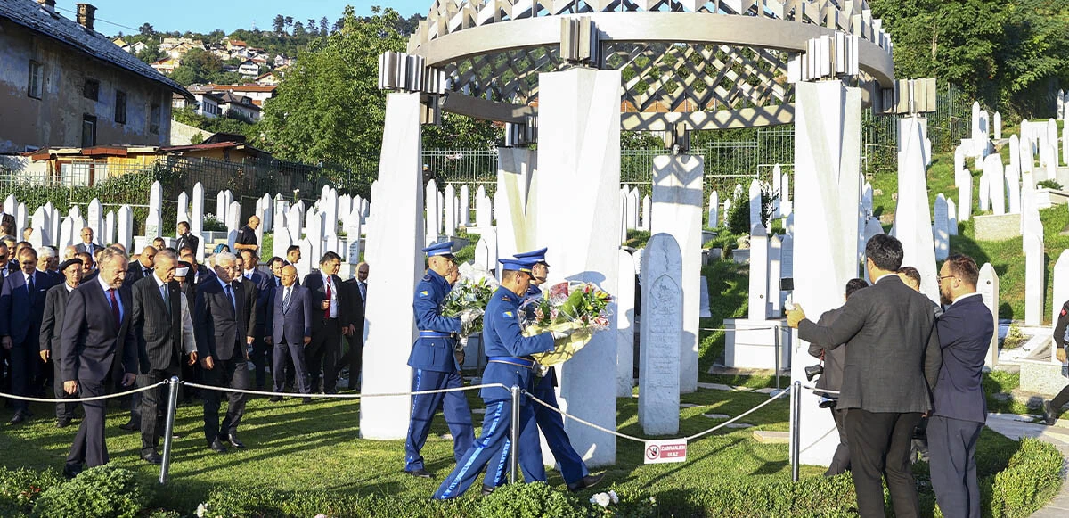 Cumhurbaşkanı Erdoğan'dan Aliya İzzetbegoviç’in kabrine ziyaret