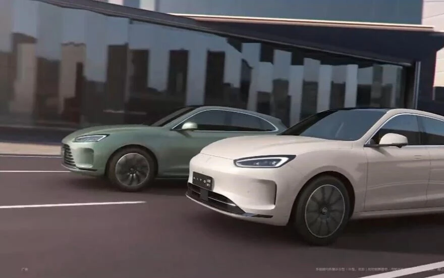 Huawei, Tesla rakibi AITO M5 EV elektrikli otomobilini tanıttı! İşte özellikleri