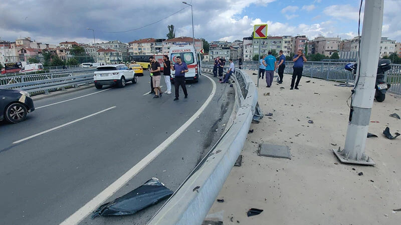 İstanbul’da İETT otobüsü çok sayıda araca çarptı: Yaralılar var