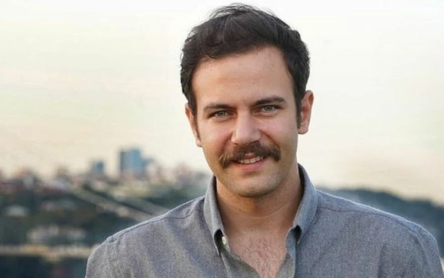 Arnavut Kaldırımı klibindeki ufaklığın son halini görenler şoke oldu: Yakışıklılığıyla sosyal medyayı salladı