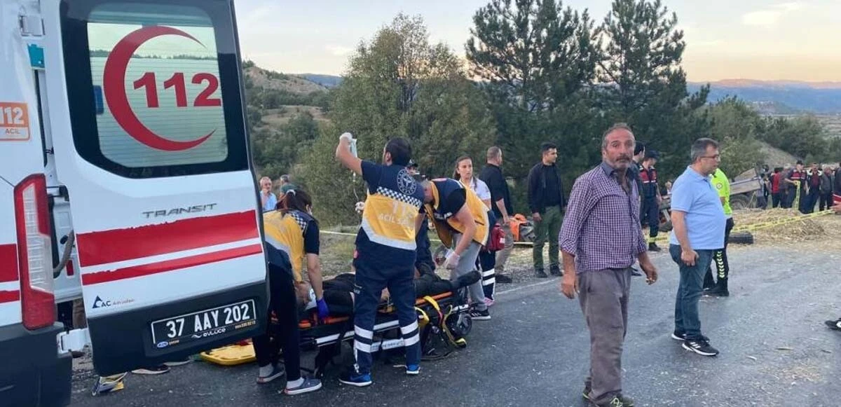 Kastamonu'da feci kaza! Yolcu otobüsü ile traktör çarpıştı: 1 ölü, 10 yaralı