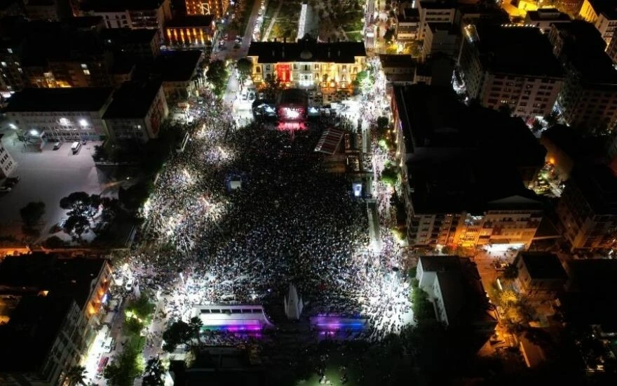 Ölümden dönen Tatlıses’e konser verdiği Manisa'da şifa için ‘Mesir macunu’ hediye ettiler
