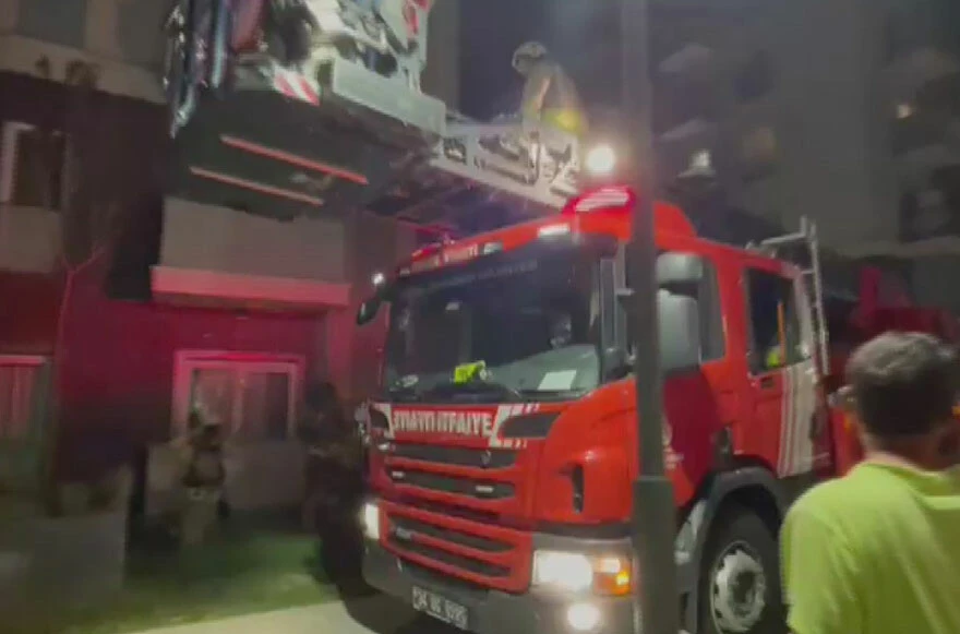 Bayrampaşa’da korkutan yangın! Binadakiler tahliye edildi