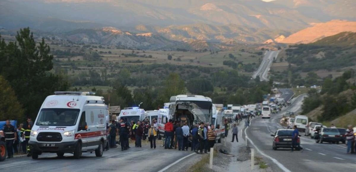 Kastamonu'da feci kaza! Yolcu otobüsü ile traktör çarpıştı: 1 ölü, 10 yaralı