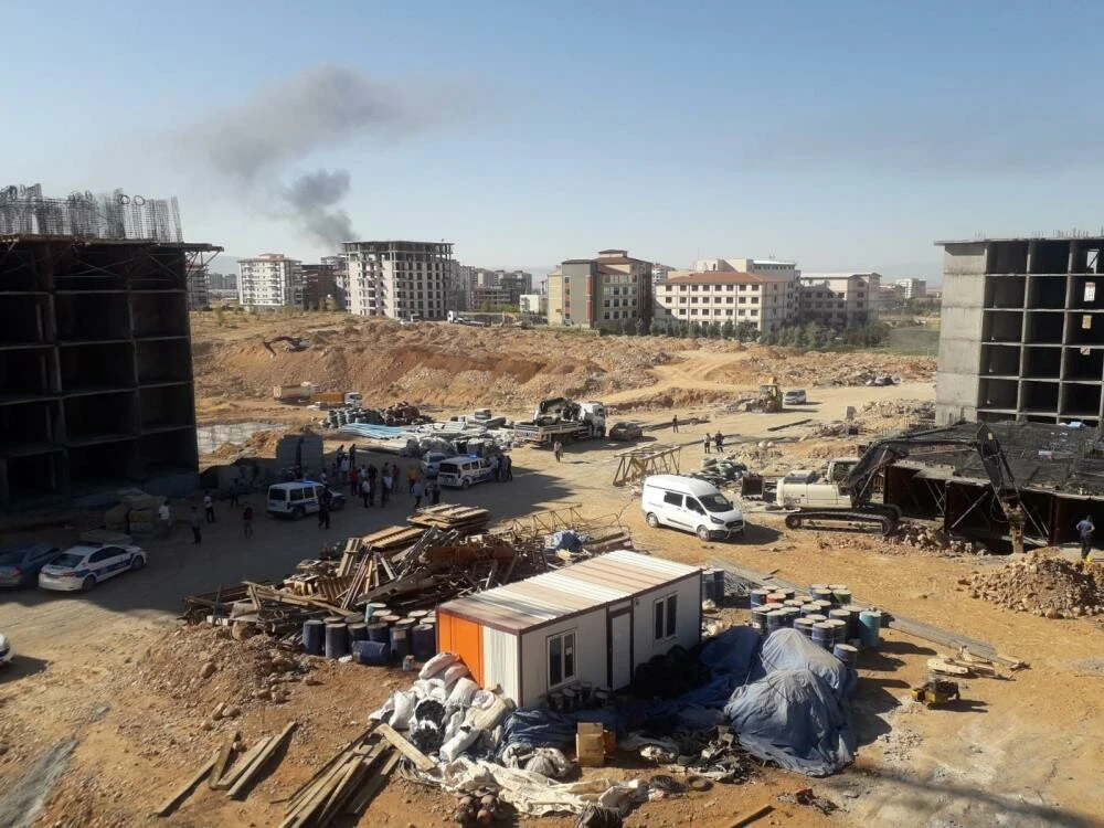 Son dakika! Malatya'da inşaatta iş kazası! Vinç işçilerin üzerine devrildi: Ölü ve yaralılar var