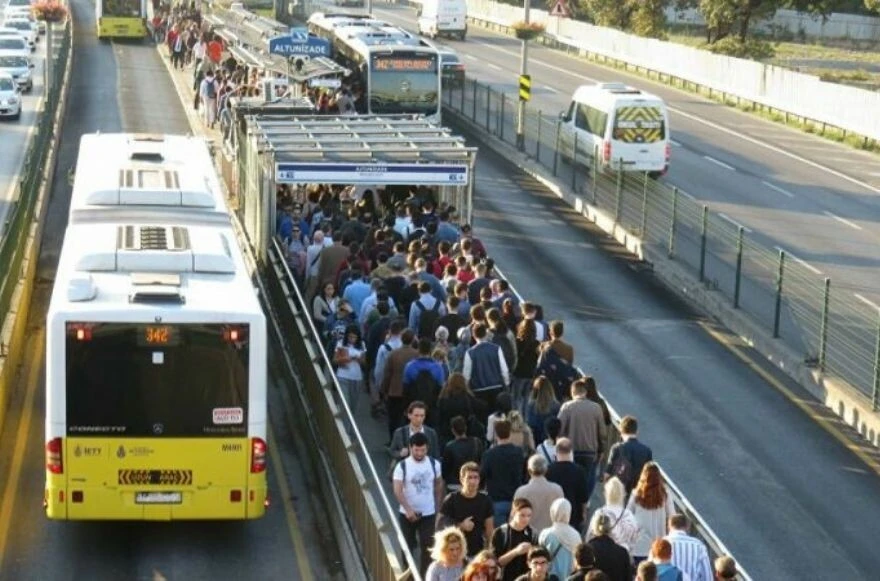Bugün toplu taşıma ücretsiz mi? Okulun ilk günü otobüsler bedava mı?