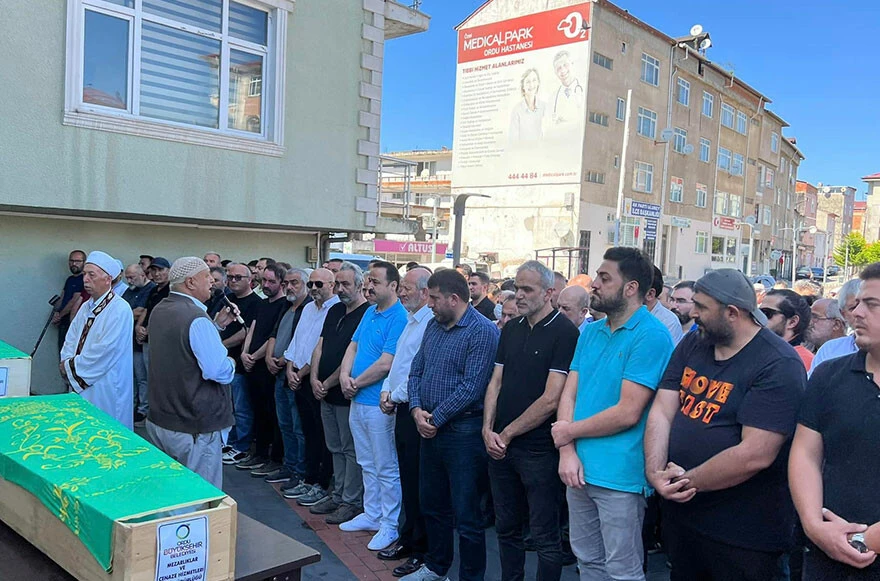 Ordu’da iki kardeş bir saat arayla hayata gözlerini yumdu