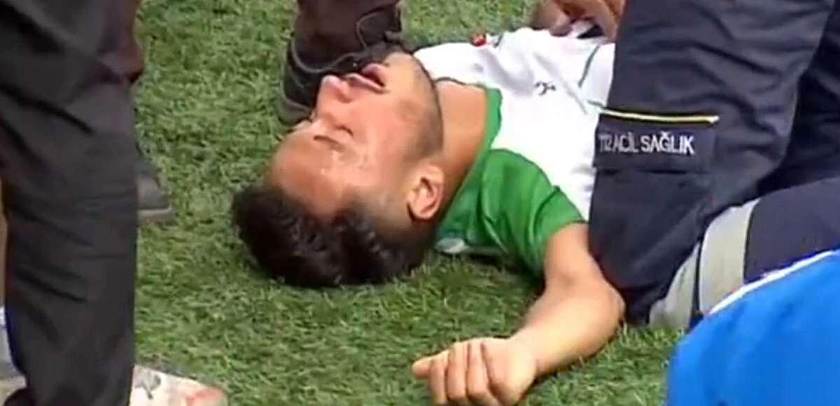 Türk futbolunun canisi yerdeyken tekmeledi! Serhat Ardahan-Kars 36 maçında skandal olay