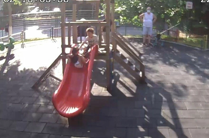 İstanbul’da 4 yaşındaki çocuğu döven dayakçı dedeye tükürük indirimi!