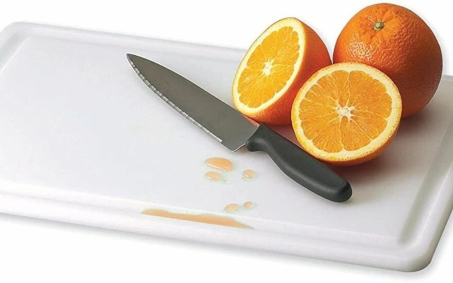 Kesme tahtasındaki inatçı lekelerden anında kurtaran yöntem: Dakikalar içinde ilk günkü haline çeviriyor