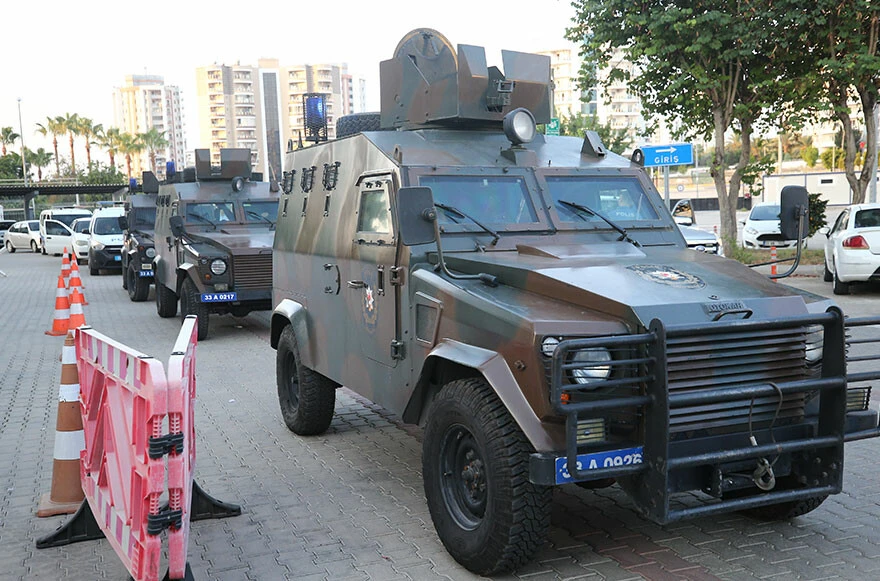 Son dakika: Mersin’de Büyükşehir Belediyesi çalışanlarına PKK operasyonu