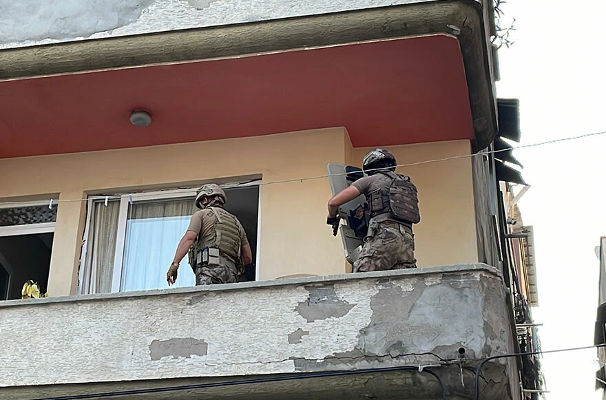 Son dakika: Mersin’de Büyükşehir Belediyesi çalışanlarına PKK operasyonu