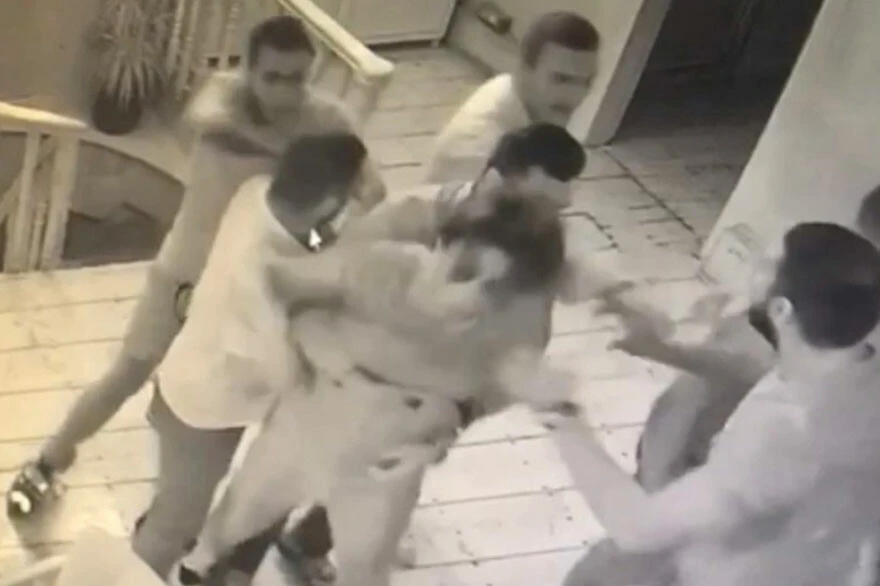 GFB tribün lideri Cem Gölbaşı saldırıya uğradı! Başında şişe kırıldı, silahlar konuştu