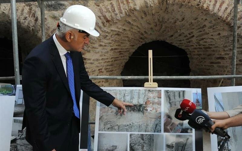 Bakan Ersoy Kız Kulesi tartışmalarına noktayı koydu: Hortum çıksa alıp götürürdü