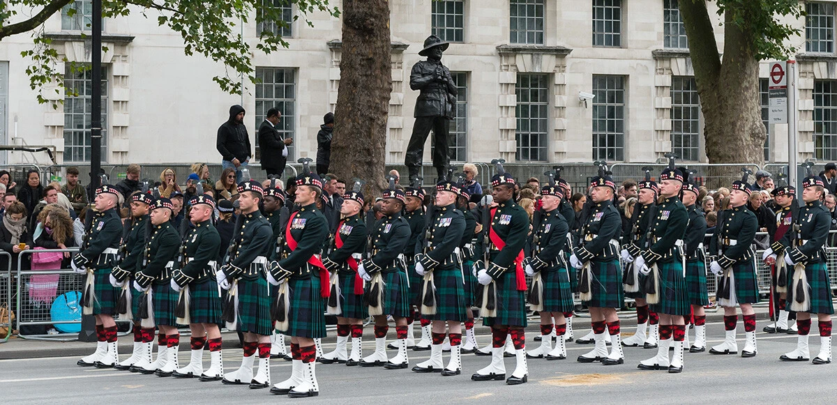 Kraliçe 2. Elizabeth'in cenaze töreninde Joe Biden'ın görüntüsü olay oldu