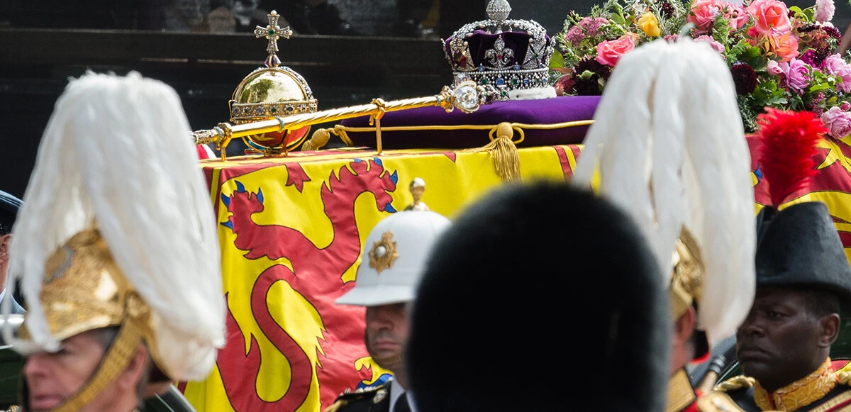 Kraliçe 2. Elizabeth'in cenaze töreninde Joe Biden'ın görüntüsü olay oldu