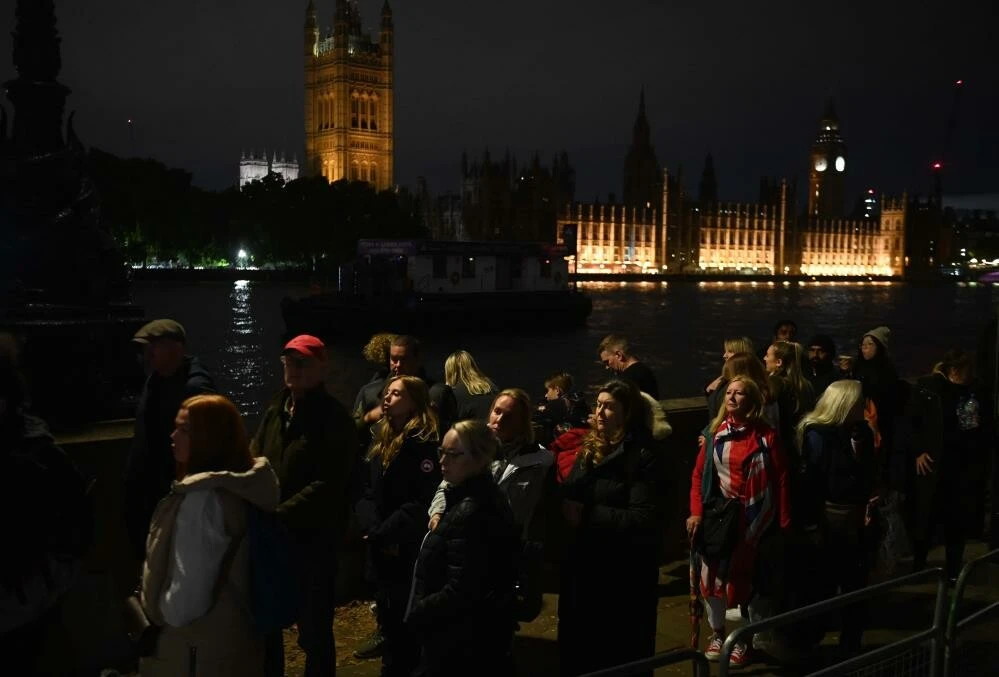 Kraliçe Elizabeth'e saygı duruşunda çanları çalmayan Big Ben’e acil soruşturma