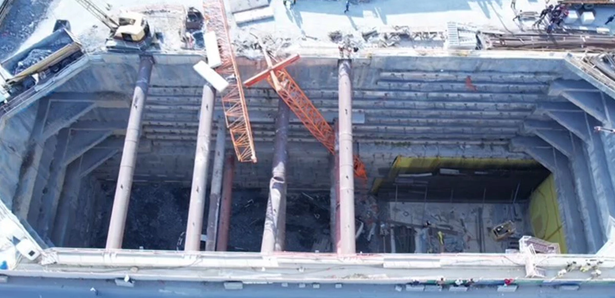 Sancaktepe’de feci olay! Metro çalışmasındaki vinç devrilerek ikiye ayrıldı: 2 ölü, 1 yaralı