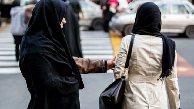 İran'daki İrşad Devriyeleri ne iş yapar? Ahlak polisinin öldürdüğü Mahsa için kadınlar ayaklandı