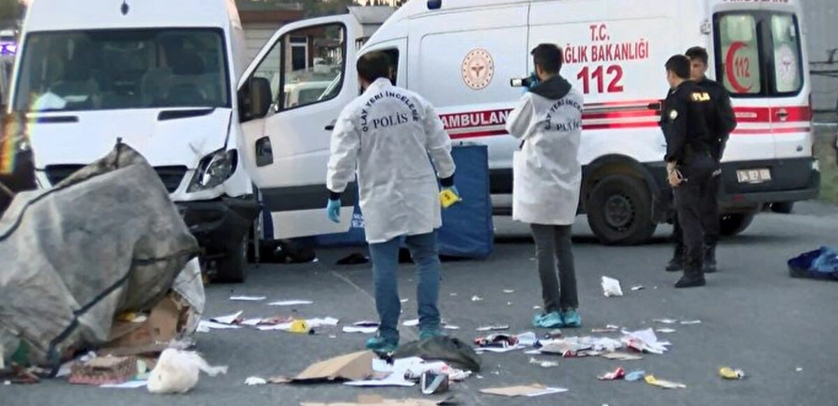 Baba ve 3 yaşındaki oğlunun feci ölümü! Servis aracının altında kaldı