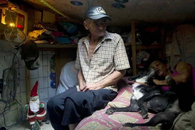 22 yıldır kanalizasyonda yaşıyorlar! Dünyanın konuştuğu çiftin gerekçesi daha da şaşırtıcı