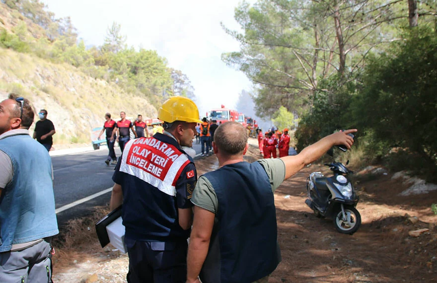 Marmaris’teki yangın kontrol altına alındı! 1000’den fazla kişinin havadan ve karadan müdahalesi başarı ile sonuçlandı