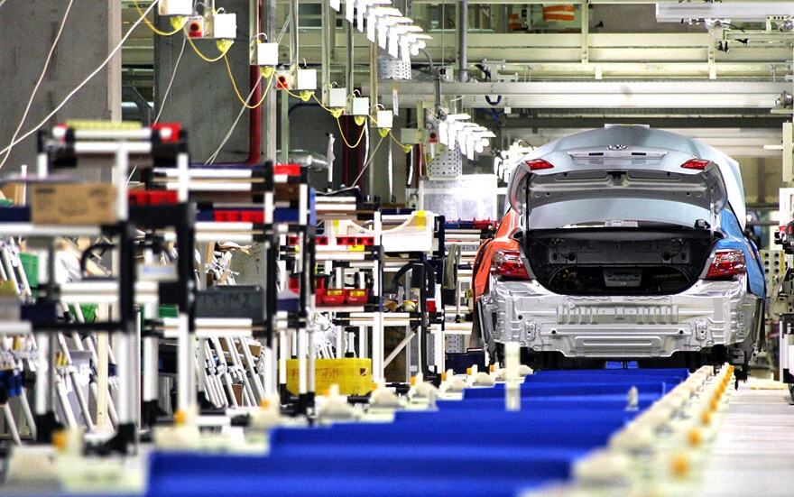Dünyaca ünlü otomobil devi üretimde azalmaya gidiyor: Çip krizi giderek büyüyor!