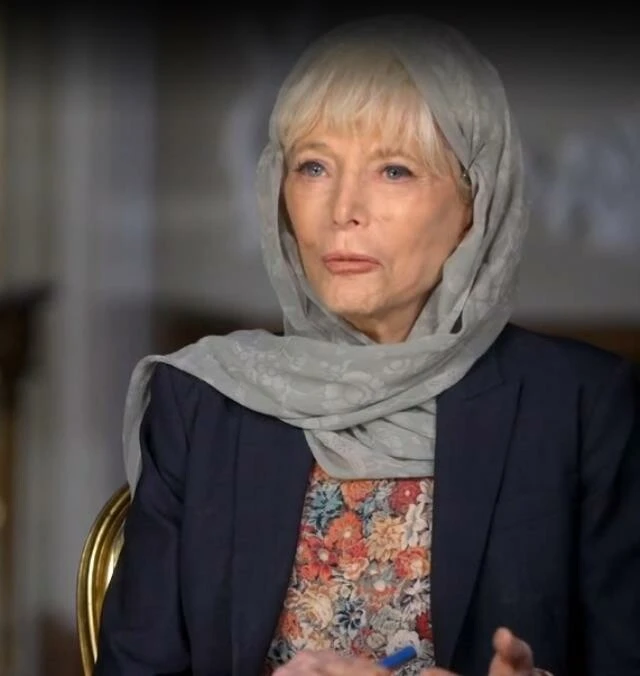 CNN muhabiri başörtüsünü Reisi de gazeteciyi reddetti! Boş koltuklu fotoğrafla tepki