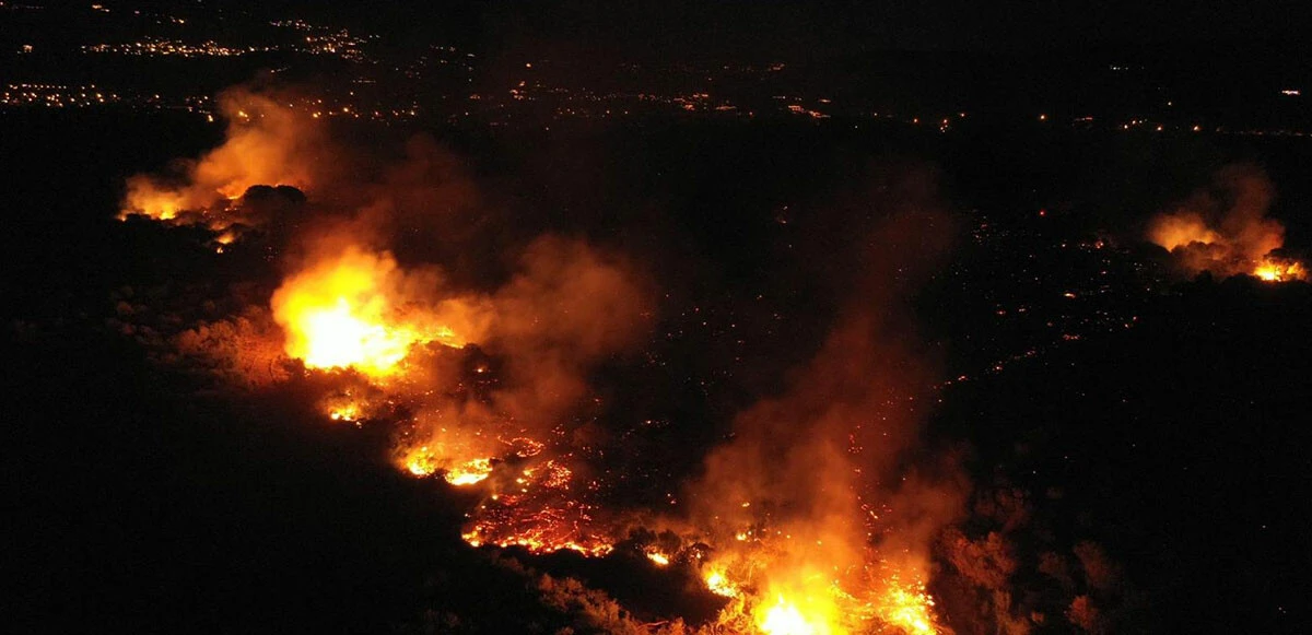 Kaş'taki yangın yeniden başladı: Alevler seralara sıçradı