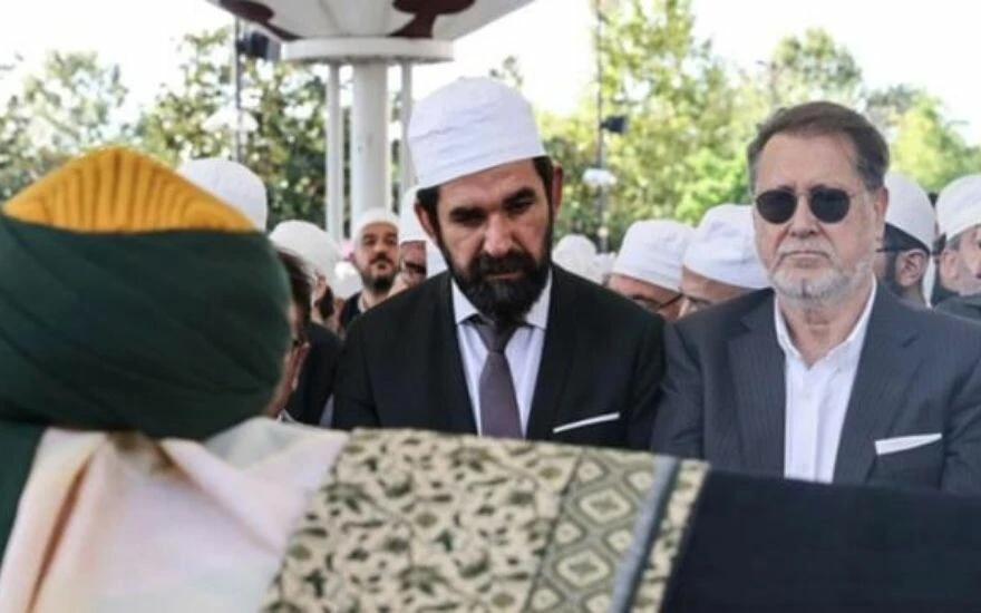 Ahmet Özhan, 17 yaşından beri mensubu olduğu Cerrahi Tarikatı’nın şeyhi oldu!