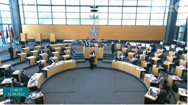 Kamu binalarının ısısı düşürüldü! Almanya'da üşüyen milletvekillerine battaniye önerisi