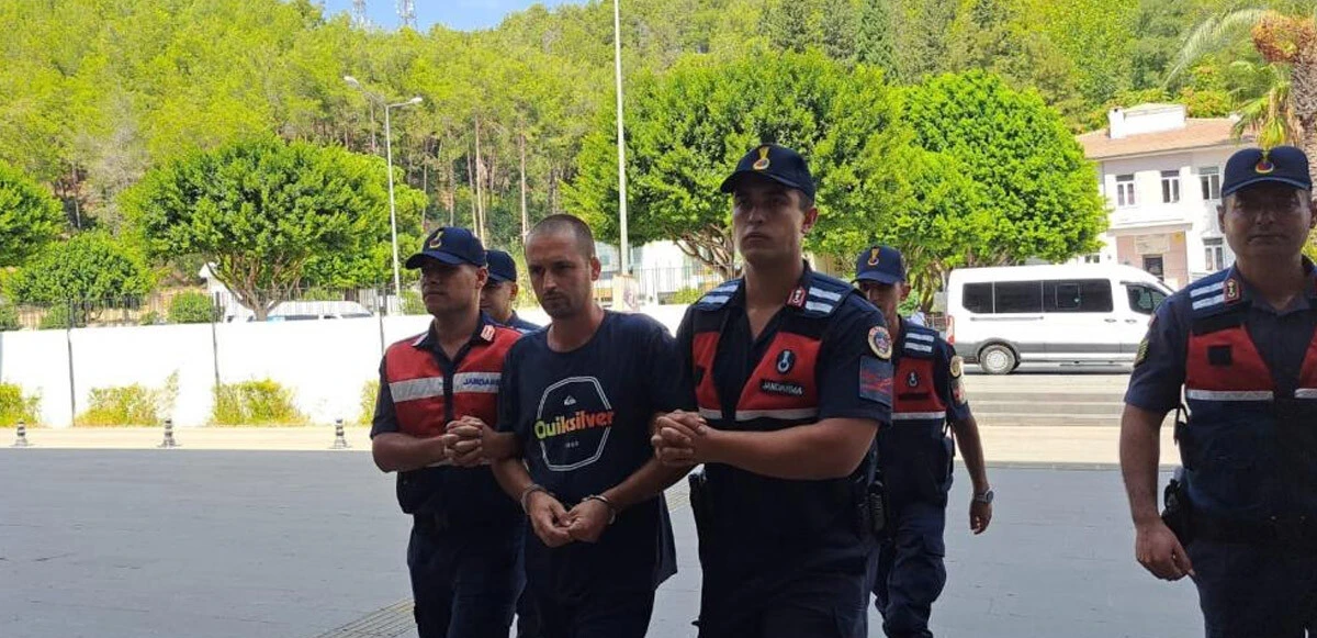 Antalya’da Rus genç, babasını çekiçle öldürdü: Kan donduran vahşetin videosu ortaya çıktı