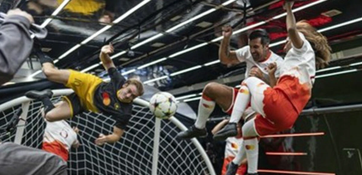 Futbolda bir ilk! Efsane yıldız Luis Figo Guinness dünya rekorlarına girdi: Yer çekimsiz ortamda maç yaptı