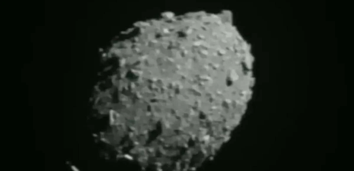 Asteroid yok edici DART! NASA tarihe geçen o anları canlı yayınladı