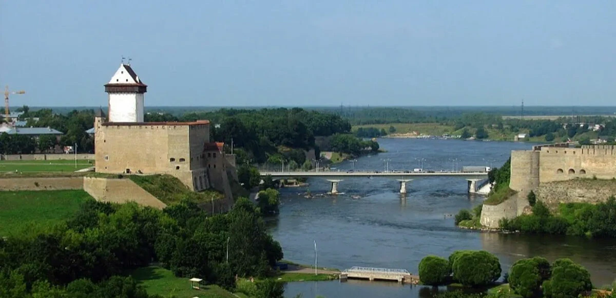 Ne kara yolu ne hava yolu! Seferberlikten kaçan Rus Estonya'ya sörf yaparak girdi