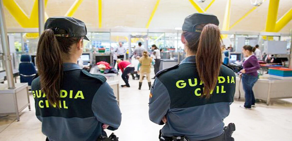 Uçakta çirkin teklif, iner inmez tutuklandı