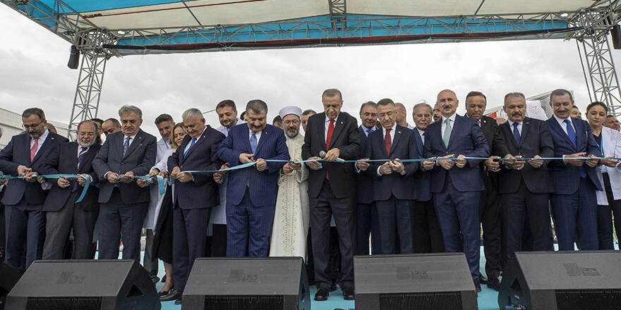 Türkiye'nin en büyük hastanesinin açılışında konuşan Cumhurbaşkanı Erdoğan muhalefete yüklendi: Her türlü sinsiliği yapıyorlar