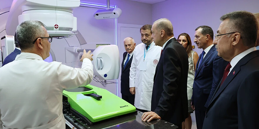Türkiye'nin en büyük hastanesinin açılışında konuşan Cumhurbaşkanı Erdoğan muhalefete yüklendi: Her türlü sinsiliği yapıyorlar