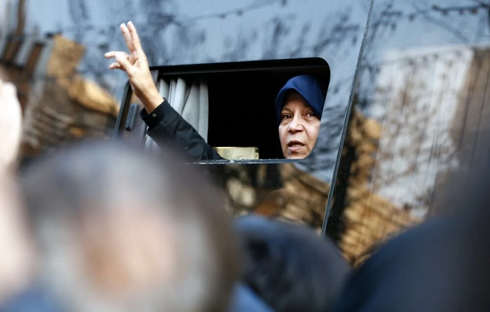 Eski milli futbolcudan Mahsa Amini'nin haberini yapana kadar... İran'da protestoların 14. gününde binlerce kişi gözaltında