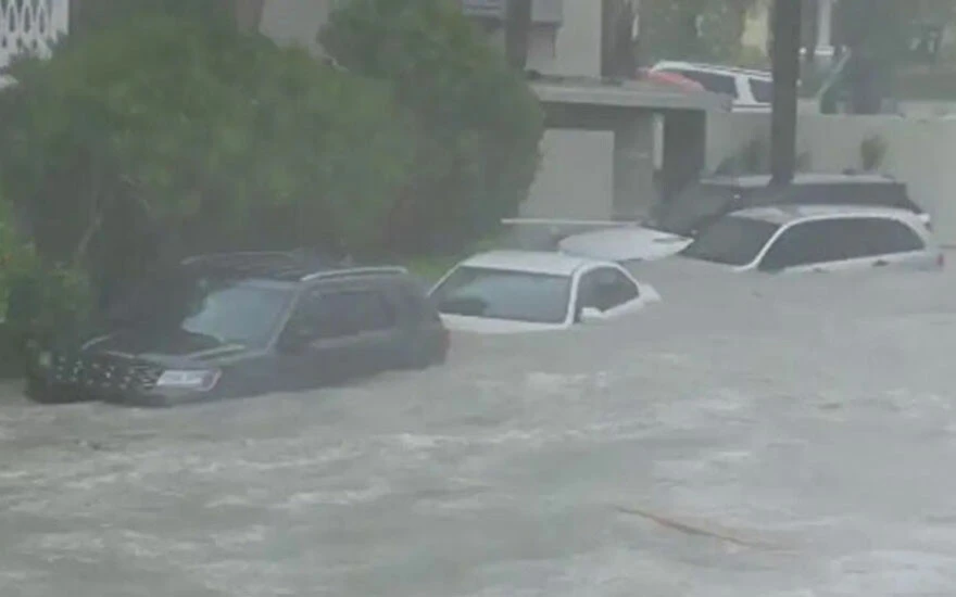 ABD’nin Florida eyaletini Ian Kasırgası vurdu! Elektrikler kesildi, evler yıkıldı, araçlar sular altında kaldı