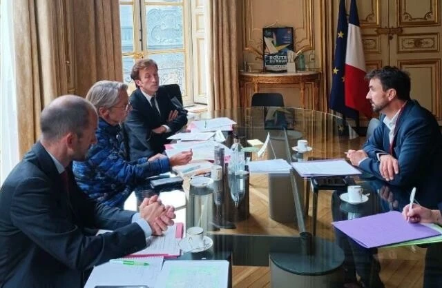 Mont ve kazaklarla toplantı! Enerji krizi Avrupa'yı vurunca liderler kışlık giyinmeye başladı