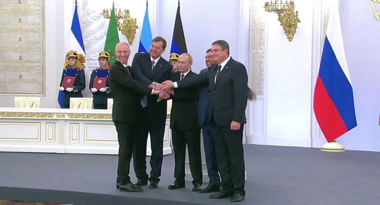 Son dakika! Rusya Devlet Başkanı Vladimir Putin 4 bölge için imzayı attı ilhakı açıkladı