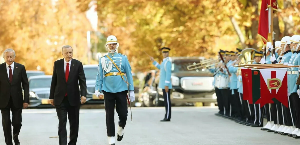 Cumhurbaşkanı Erdoğan meclise geldiğinde CHP ve HDP ayağa kalkmadı